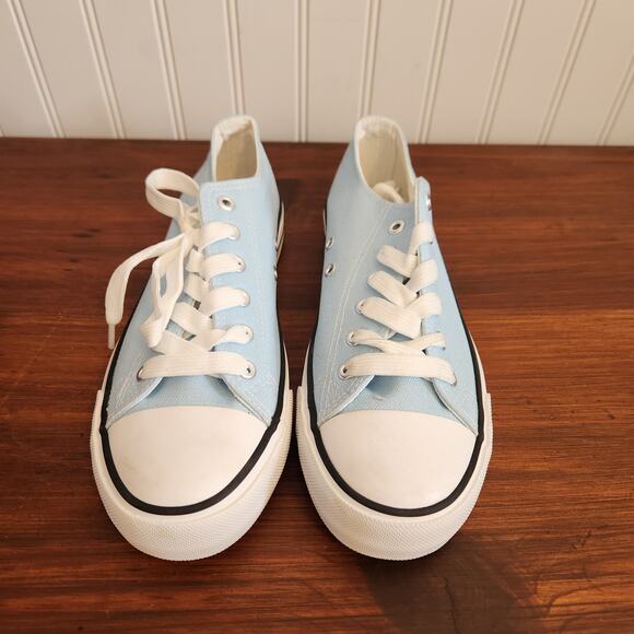 Women's Size 6 Light Blue Low‎ Top Lace Up Sneakers New - Picture 1 of 8